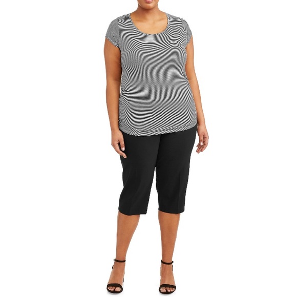 Terra & Sky Women's Plus Size Stretch Capri Pant - Picture 4 of 5